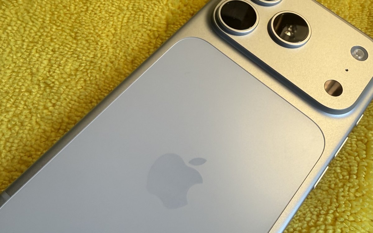 ガラスコーティング施工後のスマートフォン背面