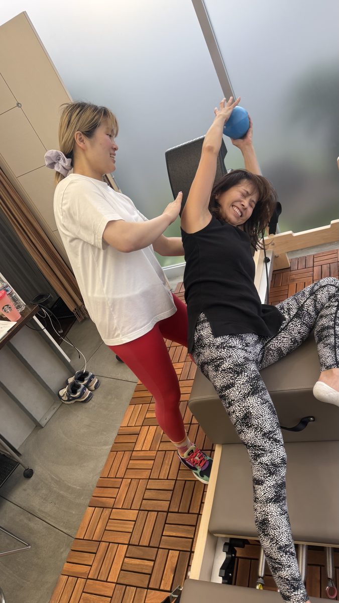 ボールを使って、笑いながら楽しくトレーニング